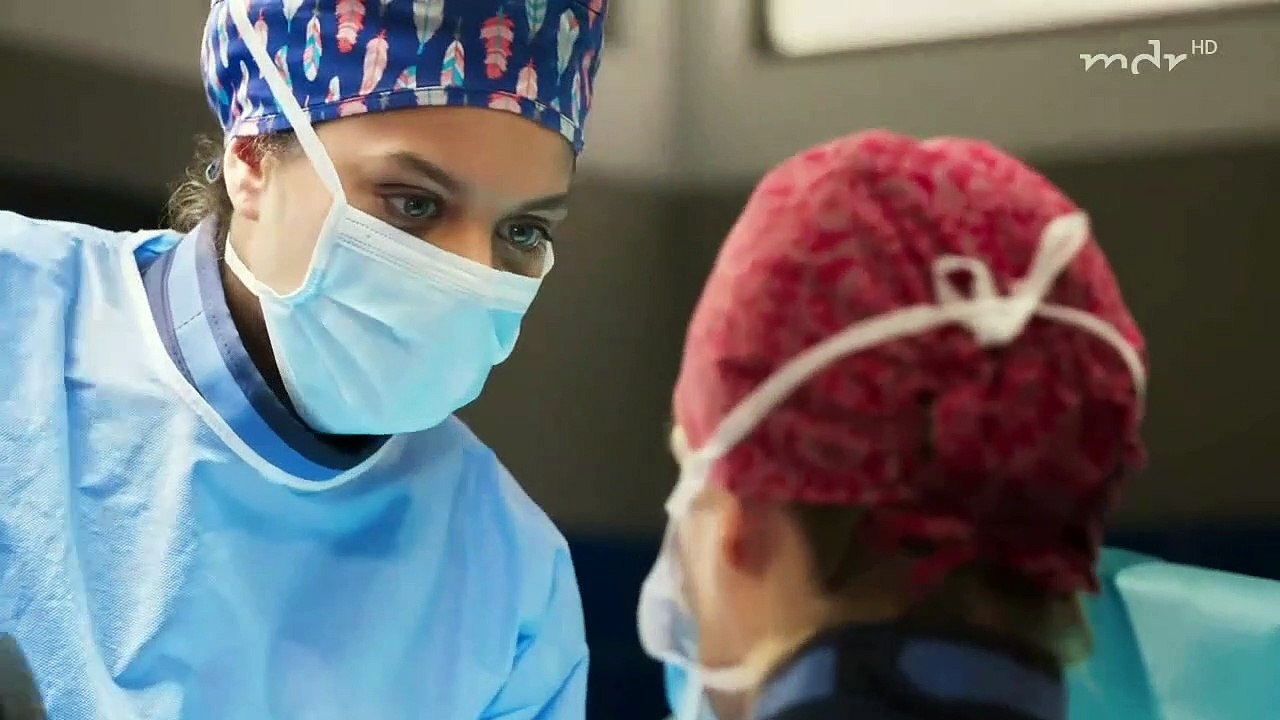 Unter die Haut (109) - In aller Freundschaft - Die jungen Ärzte