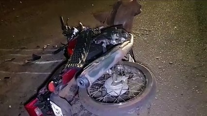 Motorista de carro se envolve em acidente com moto e foge do local
