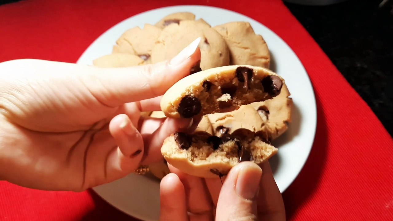 Peanut butter cookies with chocolate chips. How to make Peanut butter cookies at home