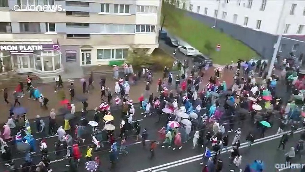 Belarus: Dozens of arrests in Minsk as police use water cannon to break up anti-Lukashenko protests