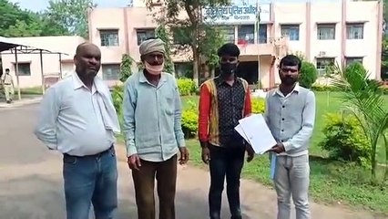 जंगल में मिला मोबाइल वापस करना पड़ा महंगा, दो बार हुई पिटाई