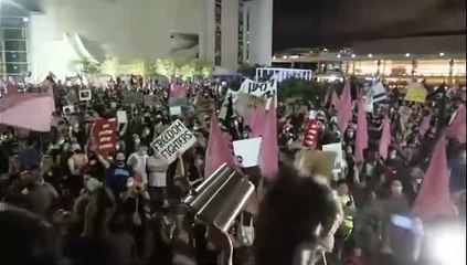 Israel: Tens of thousands call for PM Benjamin Netanyahu to resign