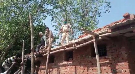 सीतापुर: शौचालय निर्माण के दौरान हाइटेंशन लाइन की चपेट में आए मजदूर, तीन की मौत