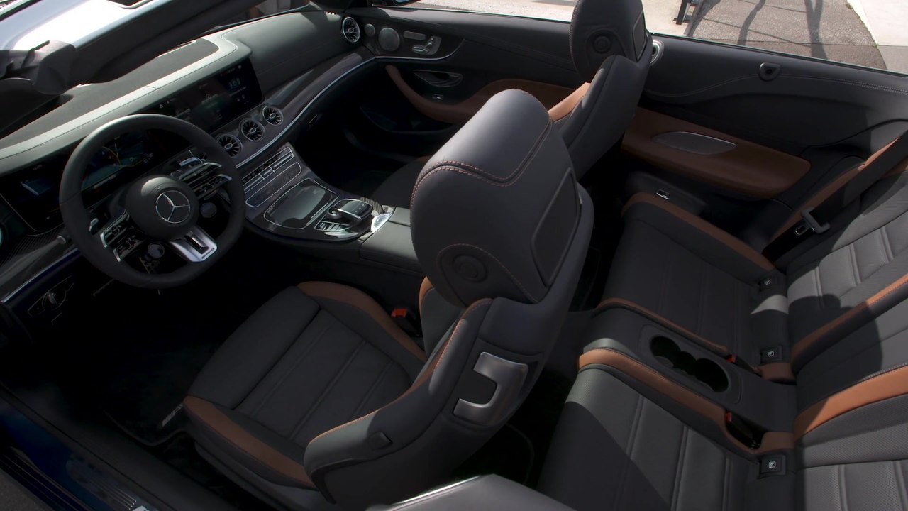 Die neue Mercedes-AMG E-Klasse - Neues AMG Performance Lenkrad im Doppelspeichen-Design