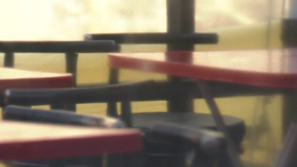 거리 두기 하향..."적절했다" vs "원칙 없는 조치" / YTN