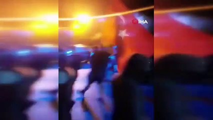 Kıbrıs'ta tehlikeli provokasyon! Rum göstericiler sınıra dayandı