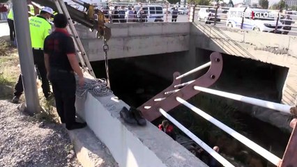 Sulama kanalına düşen otomobilde  feci ölüm!