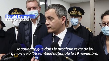 Le ministre de l'Intérieur visite le commissariat attaqué à Champigny-sur-Marne