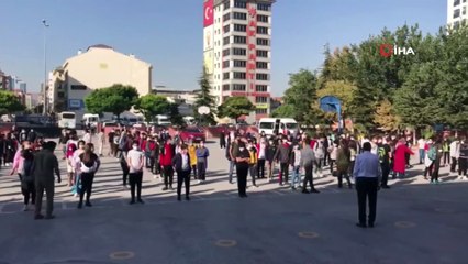 Kademeli eğitimde 8. sınıf öğrencileri okullarına kavuştu