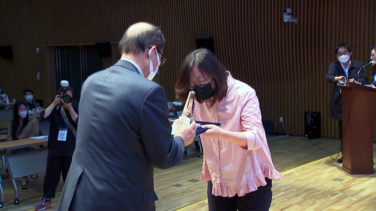 제1회 5·18 영화제 개막...'경적' 대상 수상 / YTN