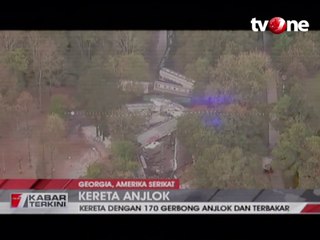 Kereta Pengangkut Material Berbahaya Anjlok di Amerika