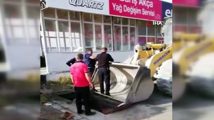 Kuyuya düşün ineği itfaiye ekipleri kurtardı