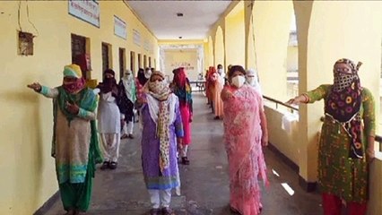 मैनपुरी: छात्राओ को पढ़ाया सड़क सुरक्षा का पाठ