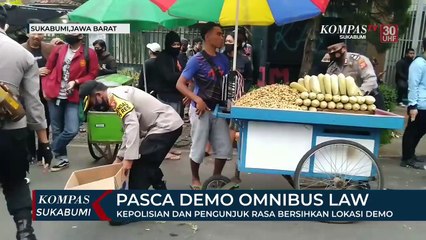 Kepolisian Dan Pengunjuk Rasa Bersihkan Lokasi Demo