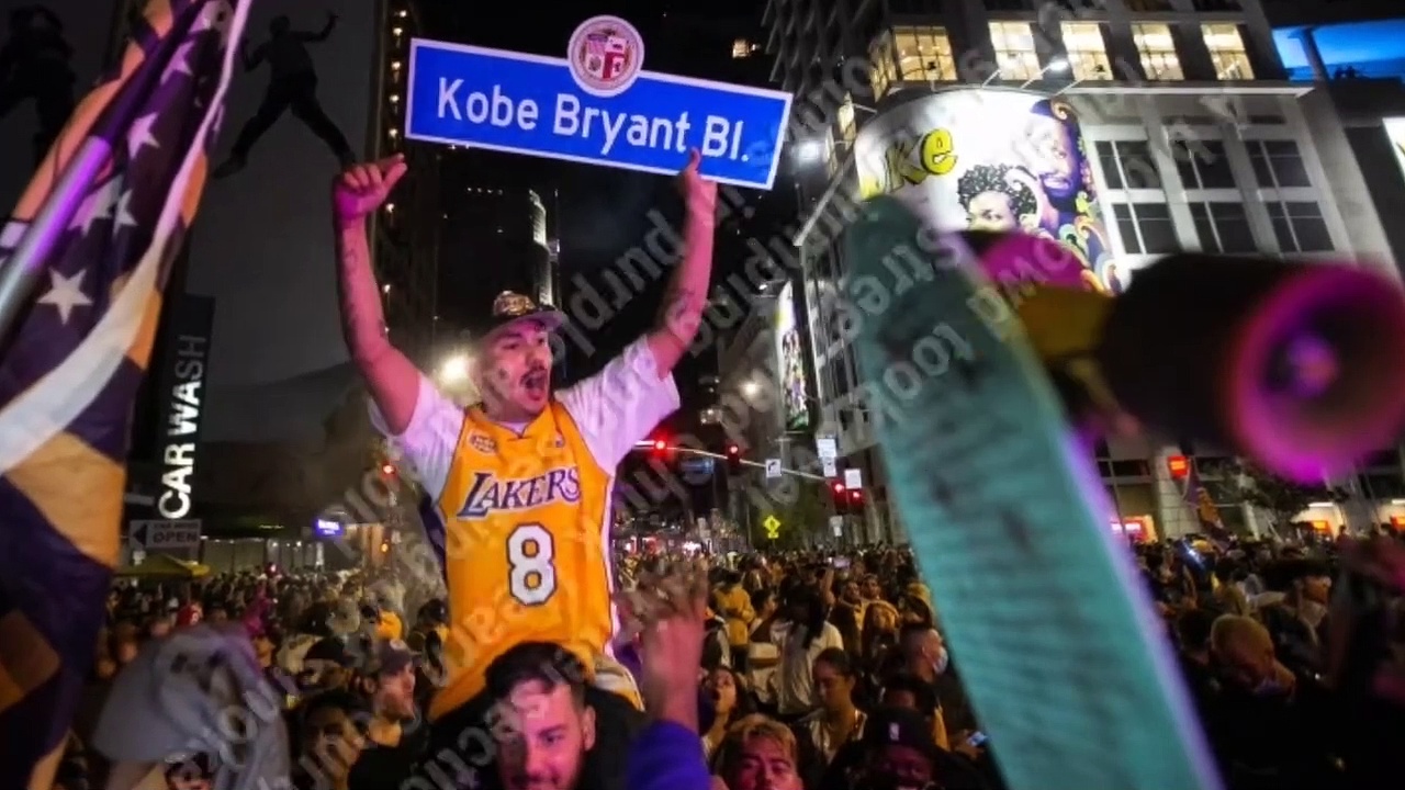Lakers Celebration in Staples Center live – The scene outside Staples Center now