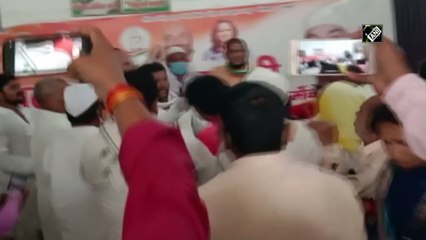 देवरिया में पार्टी कार्यकर्ताओं द्वारा कांग्रेस की महिला नेता से मारपीट के मामले में दो निलंबित