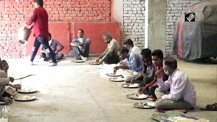 दिल्ली की इस रसोई में सिर्फ एक रुपये में मिलता है दोपहर का खाना