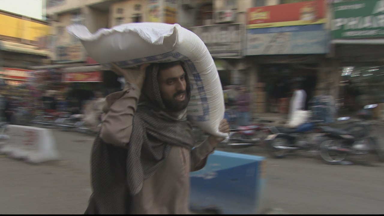 COVID-19 crisis fuels Pakistan inflation, poverty