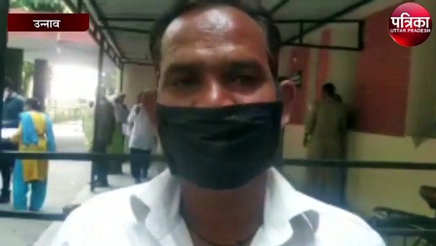 ग्राम प्रधान की अनियमितताओं को लेकर ग्रामीण पहुंचे जनपद मुख्यालय