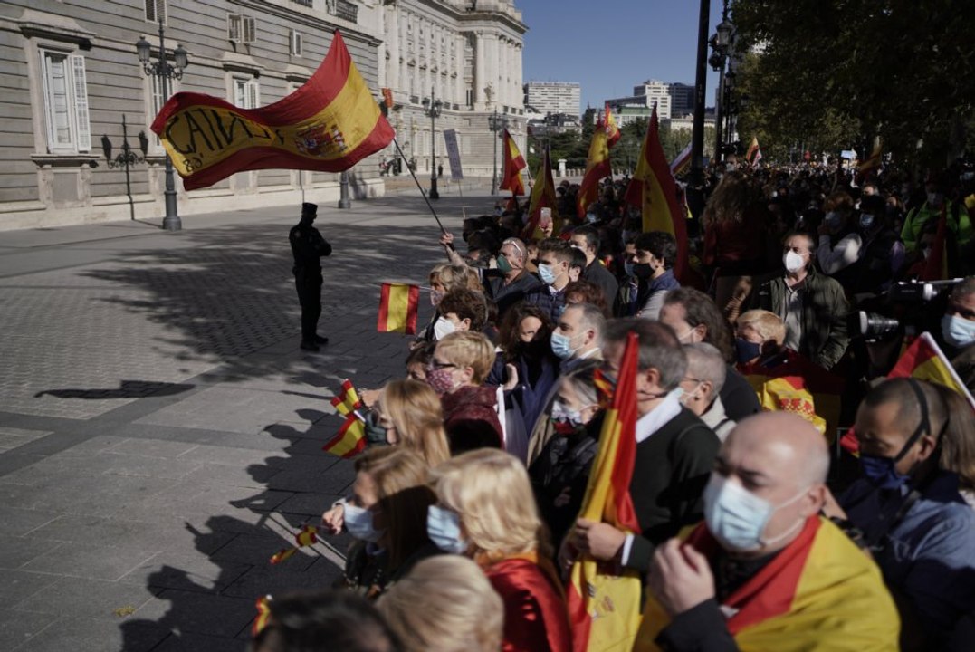 Pitos y abucheos a Pedro Sánchez y Pablo Iglesias en la Fiesta Nacional