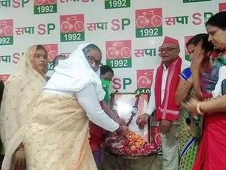 सपाईयों ने डॉ. राम मनोहर लोहिया को किया नमन