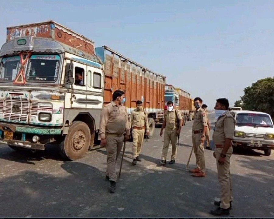 पुलिस ने बिना मास्क के घूमने वालों के विरुद्ध च...