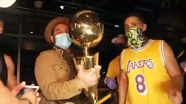 LeBron comanda Lakers ao título da NBA
