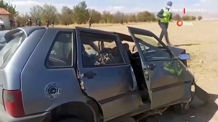 Afyonkarahisar'da iki otomobil kafa kafaya çarpıştı! 1 ölü, 4 yaralı