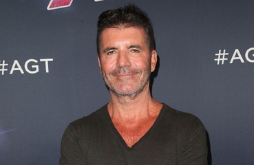 Simon Cowell se recupera de su lesión de espalda con más rapidez de lo esperado