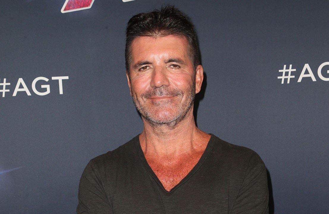 Simon Cowell se recupera de su lesión de espalda con más rapidez de lo esperado