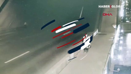Açılmış köprüyü fark etmeyen motosikletli boşluğa düştü