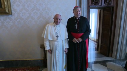 El papa recibió al cardenal australiano absuelto de delitos de pederastia