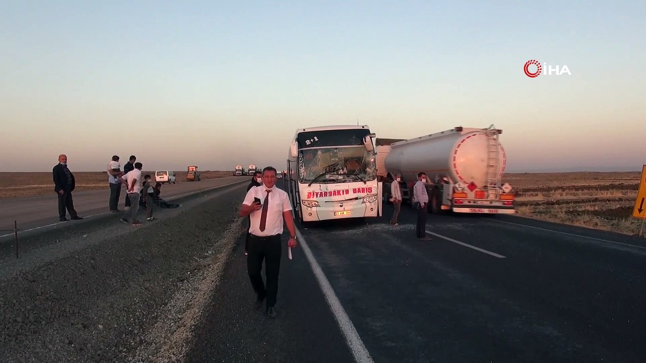 Şanlıurfa'da yolcu otobüsü ile tır çarpıştı: 1 yaralı