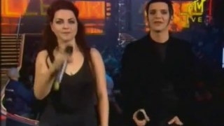 Amy Lee & Brian Molko Present 'Best Alternative Act' at the 2004 MTV EMA's (18-11-2004)