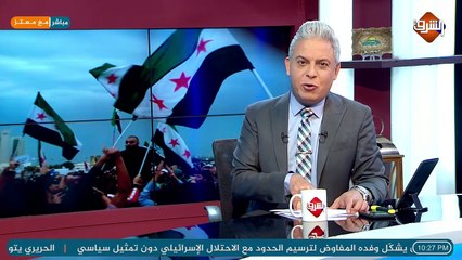 سيدات #سوريا يقفون امام الدبابات الروسية لمنع عبورهم عبر قريتهم ..!!