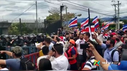 ext-protestas-casa-presidencial-121020