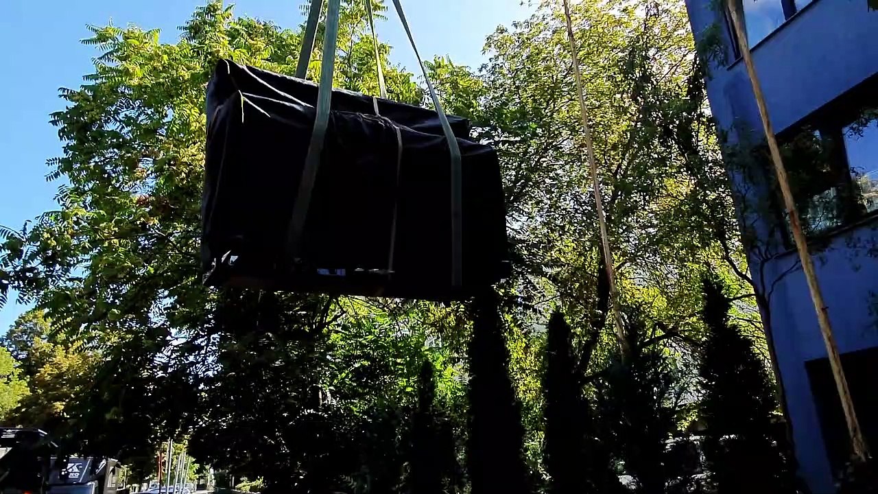 Klaviertransport Berlin mit Kran - 06 09 2019 - 1 von 2 - Klaviertransport Berlin – ZK Piano Transporte