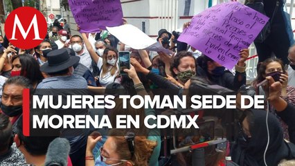 Seguidoras de Porfirio Muñoz se enfrentan a opositoras en las afueras de la sede de Morena