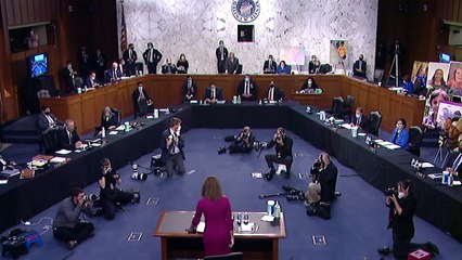 'Os tribunais não devem tentar' tomar decisões políticas