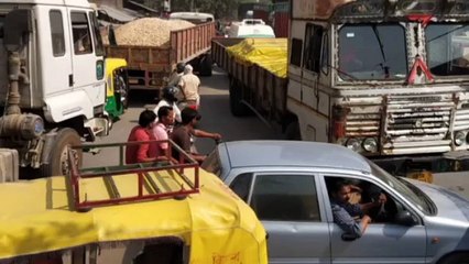 उदी चौराहे पर जाम लगने से जाम में फंसी जनता