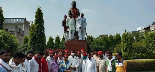 सपा जिला अध्यक्ष ने डॉ राम मनोहर लोहिया की मनाई जयंती