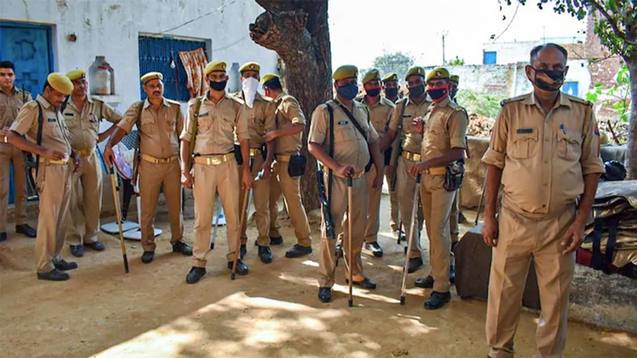 CBI begins probe into Hathras case, team to rea...