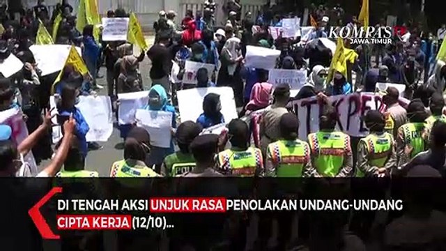 Mahasiswa Kediri Kerjakan Tugas Ujian di Tengah Demo Omnibus Law