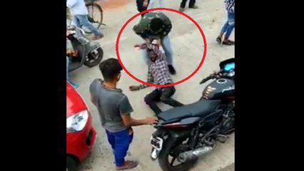 Horrific! Auto driver brutally beaten in public view