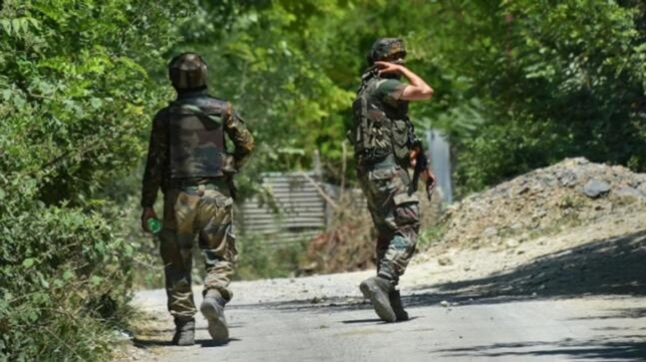 Army foil's Pakistan's attempt to smuggle weapons in Kashmir