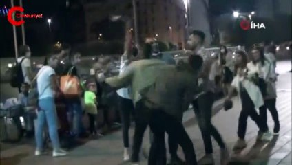 Taksim Meydanı’nda tekme ve tokatlı kavga kamerada
