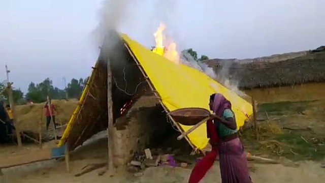 लखीमपुर खीरी- दबंगों ने दलित की झोपड़ी में लगाई आग