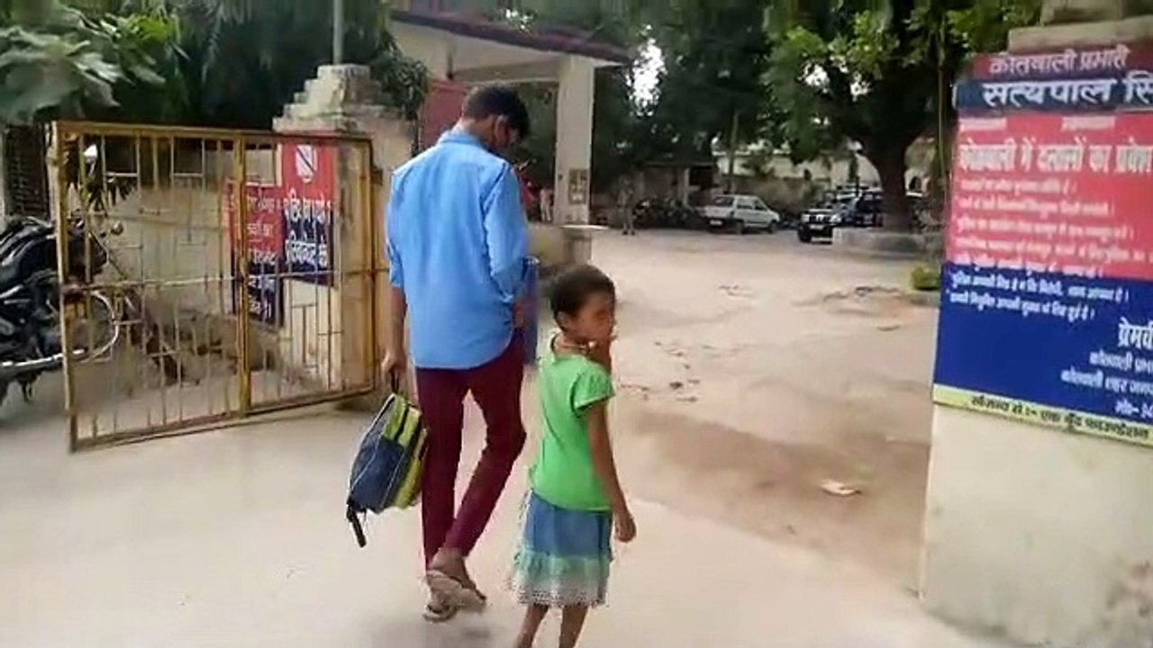 शामली- कलयुगी पिता ने 10 वर्षीय बच्ची को घर से निकाला, राहगीरों ने पहुंचाया थाने
