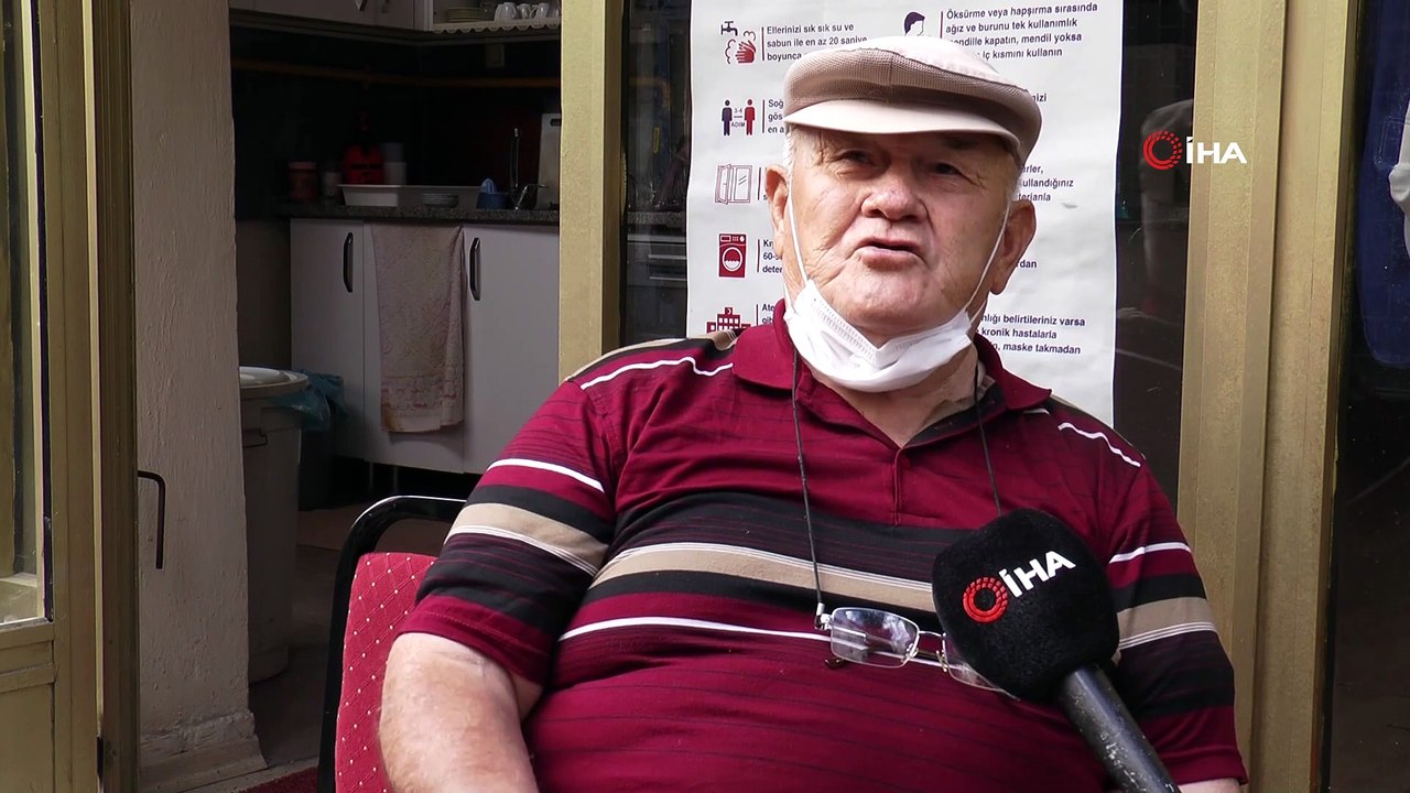 'Akay Dayı' çevresine neşe saçıyor