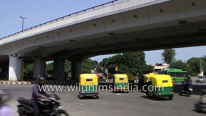 New Delhi drivers break lights with impunity- Red Light violations